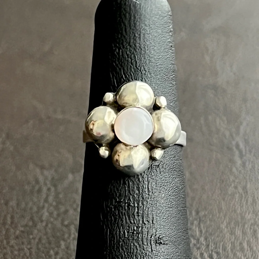 Vintage Taxco Mexico sterling silver and mother of pearl ring